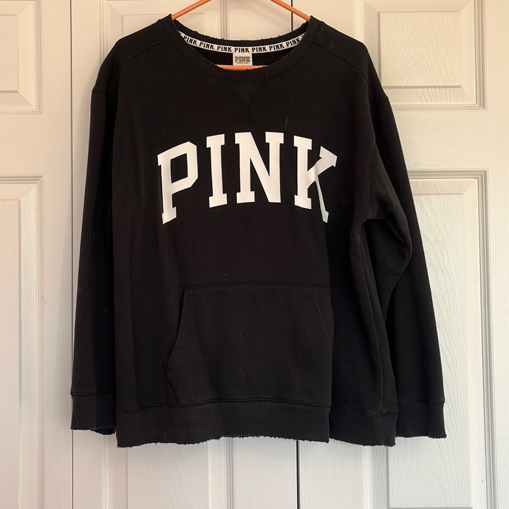 Black tunic sweatshirt.